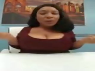 To titty cây mun jiggling ngực trong văn phòng, giới tính video a7