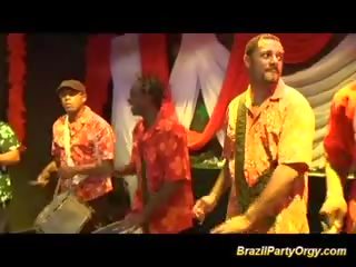 Brasiliano anale samba festa orgia