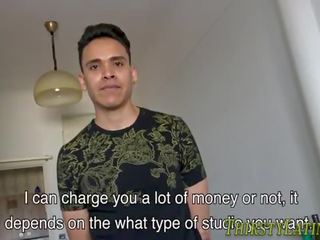 Latino fyr suger sæd til penger