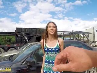 Roadside - รสจัด ละติน fucks a ใหญ่ ทิ่ม ไปยัง ฟรี เธอ รถยนตร์